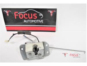 Używane Mechanizm zamka tylnej klapy Daihatsu Cuore (L251/271/276) 1.0 12V DVVT Cena € 10,01 Procedura marży oferowane przez Focus Automotive