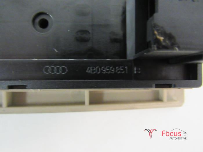 Interruptor combinado de ventanillas de un Audi A6 Quattro (C5) 1.8 20V T 2005
