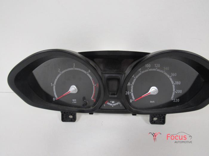 Instrument panel from a Ford Fiesta 6 (JA8) 1.6 TDCi 16V 90 2010