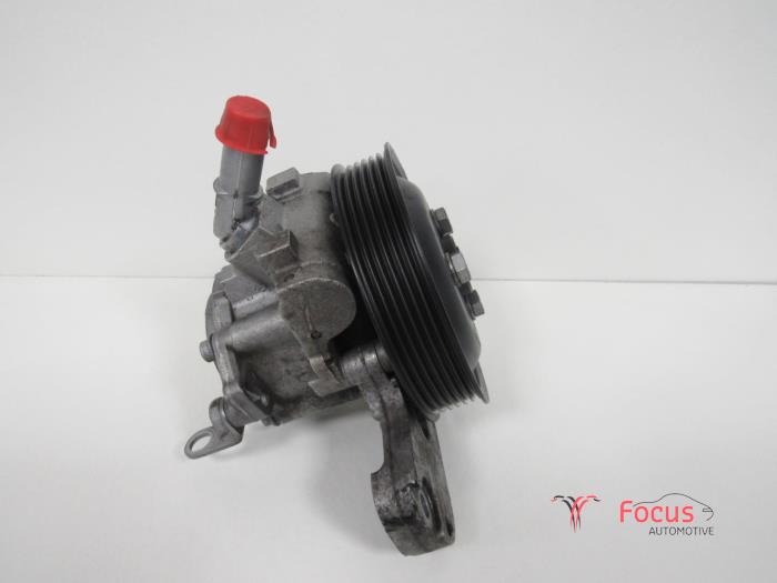 Power steering pump from a BMW X1 (E84) xDrive 18d 2.0 16V 2013