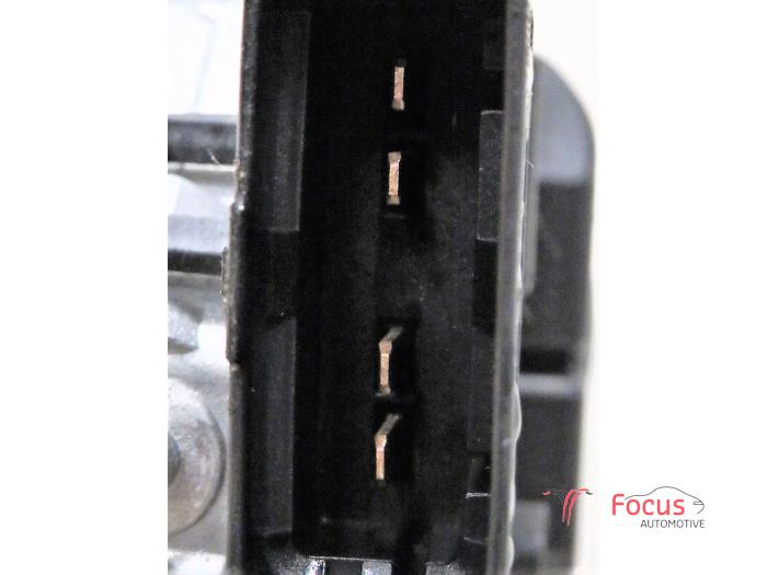 Wiper motor + mechanism from a Renault Twingo II (CN) 1.2 16V 2011