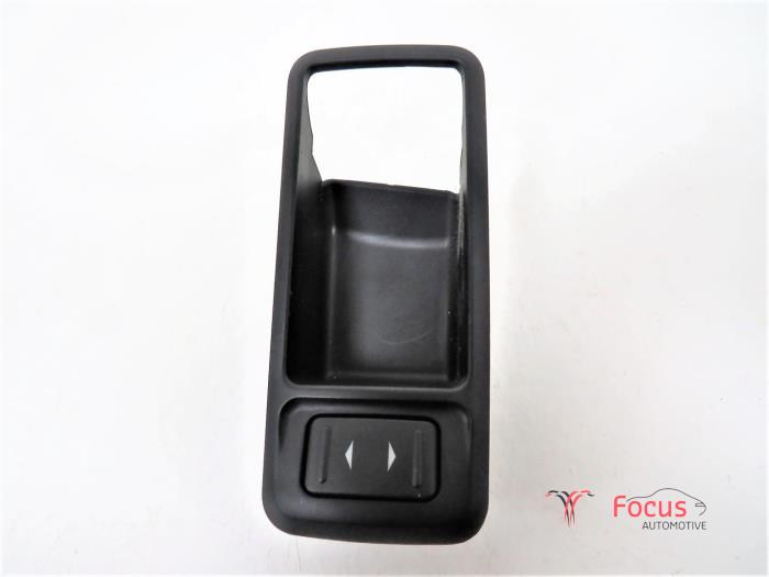 Electric window switch from a Ford Focus 2 1.8 TDCi 16V 2008