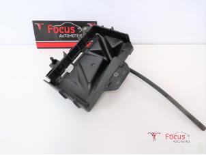 Usagé Boîtier de batterie Skoda Fabia II (5J) 1.2 TDI 12V Greenline Prix € 15,00 Règlement à la marge proposé par Focus Automotive