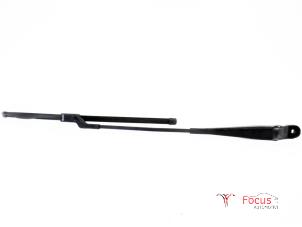 Used Front wiper arm Skoda Fabia II (5J) 1.2 TDI 12V Greenline Price € 15,00 Margin scheme offered by Focus Automotive