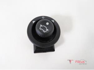 Usados Interruptor de retrovisor Ford Fiesta 6 (JA8) 1.6 TDCi 16V 95 Precio € 7,50 Norma de margen ofrecido por Focus Automotive