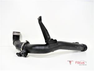 Używane Rura chlodnicy miedzystopniowej Seat Ibiza IV SC (6J1) 1.4 TDI Cena € 25,00 Procedura marży oferowane przez Focus Automotive