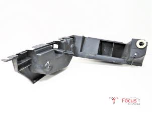 Used Rear bumper bracket, right Renault Twingo II (CN) 1.2 Price € 25,00 Margin scheme offered by Focus Automotive