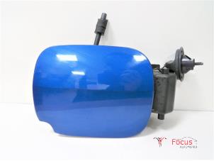 Used Tank cap cover Renault Clio III (BR/CR) 1.2 16V 65 Price € 9,95 Margin scheme offered by Focus Automotive
