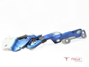 Used Bonnet Hinge Renault Clio III (BR/CR) 1.2 16V 65 Price € 15,00 Margin scheme offered by Focus Automotive
