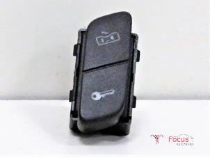 Used Central locking switch Volkswagen Polo IV (9N1/2/3) 1.4 TDI 70 Price € 5,00 Margin scheme offered by Focus Automotive