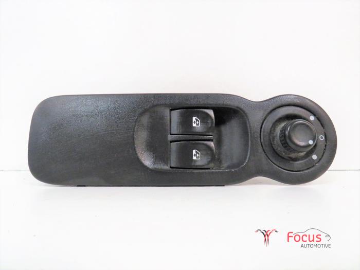 Usados Interruptor combinado de ventanillas Renault Modus/Grand Modus (JP) 1.5 dCi 85 Precio € 9,95 Norma de margen ofrecido por Focus Automotive