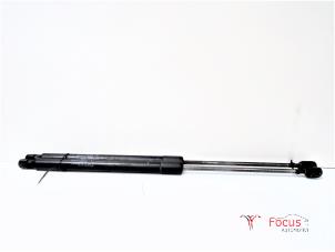 Used Set of tailgate gas struts Mercedes B (W245,242) 2.0 B-180 CDI 16V Price € 10,00 Margin scheme offered by Focus Automotive