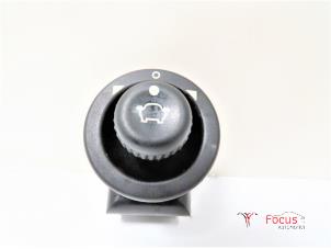 Używane Przelacznik lusterka Ford Transit Connect 1.8 TDCi 90 Cena € 10,00 Procedura marży oferowane przez Focus Automotive