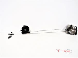Usagé Serrure portière mécanique 4portes arrière droite Peugeot 206 SW (2E/K) 1.4 HDi Prix € 20,00 Règlement à la marge proposé par Focus Automotive