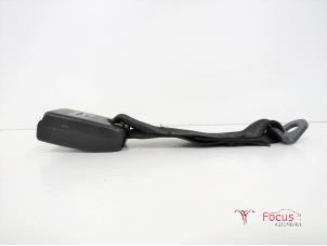 Usagé Insertion ceinture de sécurité arrière droite Peugeot 206 SW (2E/K) 1.4 HDi Prix € 10,00 Règlement à la marge proposé par Focus Automotive