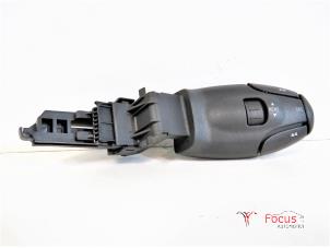 Used Steering wheel mounted radio control Peugeot 206 SW (2E/K) 1.4 HDi Price € 15,00 Margin scheme offered by Focus Automotive