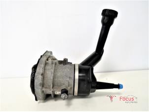 Used Power steering pump Peugeot 308 (4A/C) 1.6 HDi Price € 95,00 Margin scheme offered by Focus Automotive