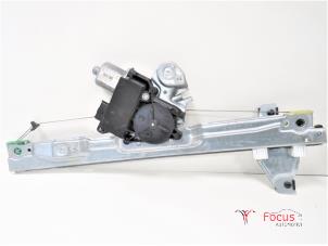 Używane Mechanizm szyby prawej przedniej wersja 4-drzwiowa Peugeot 308 SW (4E/H) 1.6 HDi 16V FAP Cena € 25,00 Procedura marży oferowane przez Focus Automotive