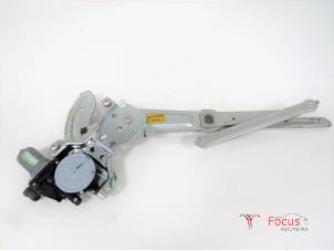 Używane Mechanizm szyby prawej przedniej wersja 4-drzwiowa Nissan Pixo (D31S) 1.0 12V Cena € 19,95 Procedura marży oferowane przez Focus Automotive