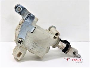Used Tank flap lock motor Volkswagen Fox (5Z) 1.4 TDI Price € 15,00 Margin scheme offered by Focus Automotive