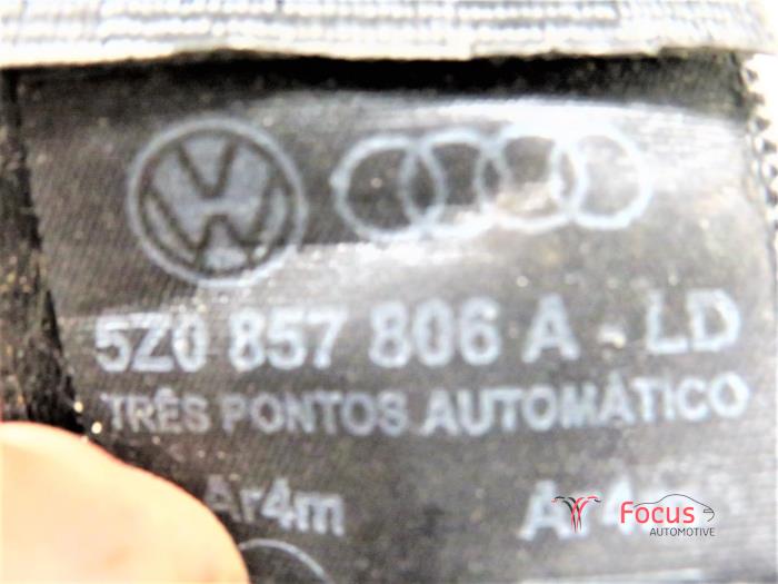 Rear seatbelt, right from a Volkswagen Fox (5Z) 1.4 TDI 2009