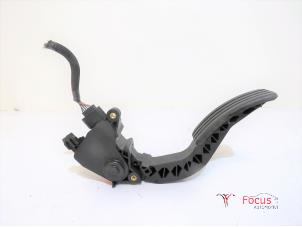 Used Throttle pedal position sensor Renault Grand Scénic III (JZ) 1.6 dCi Price € 55,00 Margin scheme offered by Focus Automotive