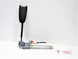 Usagé Tendeur de ceinture droit Renault Grand Scénic III (JZ) 1.6 dCi Prix € 40,00 Règlement à la marge proposé par Focus Automotive