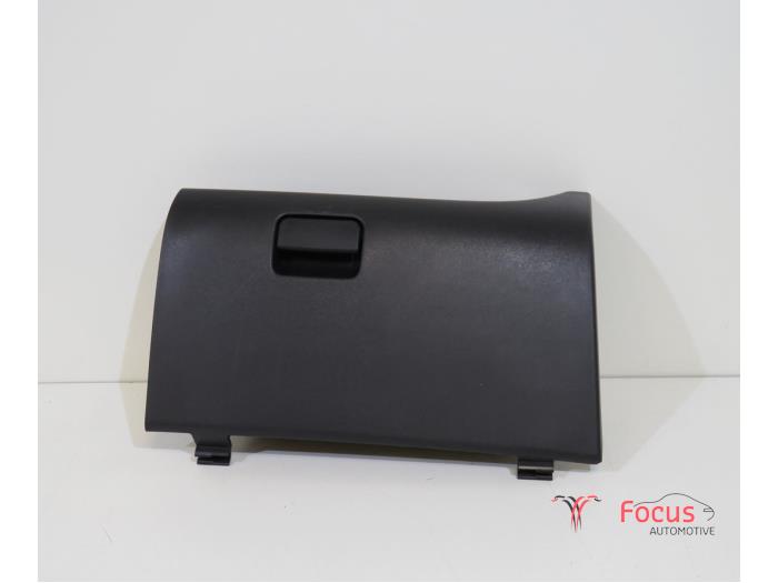 Begagnade Handskfack Mitsubishi Space Star (A0) 1.0 12V Pris € 24,95 Marginaltabell erbjuds av Focus Automotive