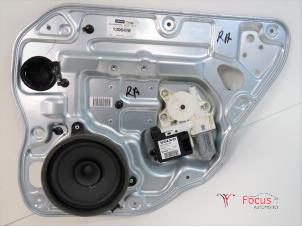 Używane Mechanizm szyby prawej tylnej wersja 4-drzwiowa Volvo V50 (MW) 2.0 D 16V Cena € 25,00 Procedura marży oferowane przez Focus Automotive