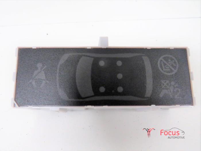 Begagnade Innerdisplay Peugeot 308 (4A/C) 1.6 VTI 16V Pris € 24,95 Marginaltabell erbjuds av Focus Automotive