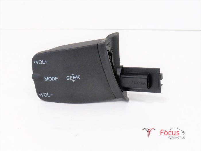 Steering wheel mounted radio control from a Ford Focus 2 Wagon 1.6 TDCi 16V 90 2008
