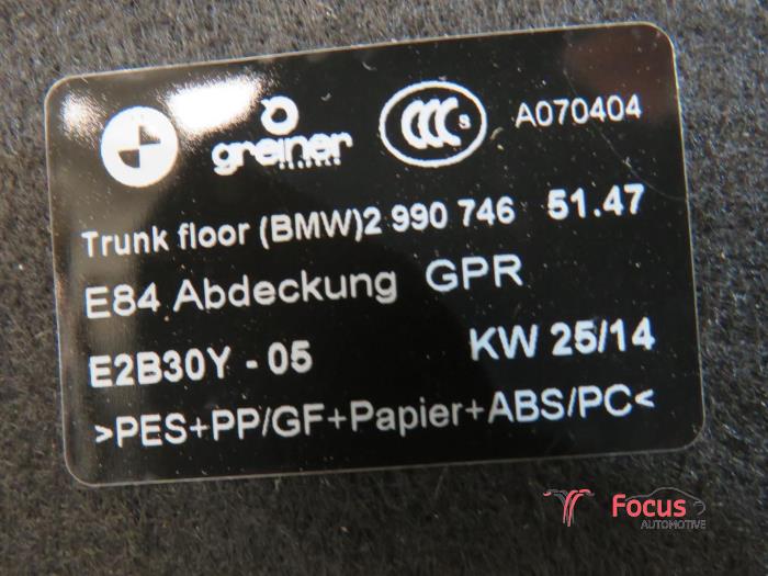Plaque sol coffre d'un BMW X1 (E84) sDrive 16d 2.0 16V 2014