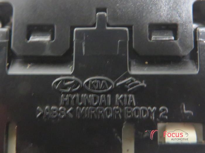 Spiegel Schalter van een Kia Picanto (TA) 1.0 12V 2011