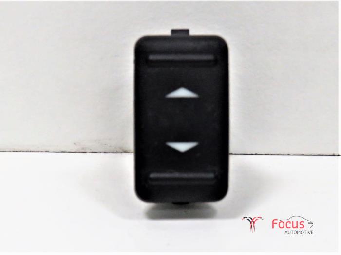 Usados Interruptor de ventanilla eléctrica Ford C-Max (DM2) 1.8 TDCi 16V Precio € 10,00 Norma de margen ofrecido por Focus Automotive