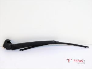 Używane Ramie wycieraczki tylnej Skoda Fabia II Combi 1.4 TDI 80 Cena € 10,00 Procedura marży oferowane przez Focus Automotive