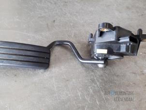 Used Accelerator pedal Renault Clio III (BR/CR) 1.5 dCi 85 Price € 39,00 Margin scheme offered by Autodemontage Veenendaal BV