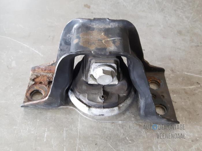 Used Engine mount Renault Clio III (BR/CR) 1.5 dCi 85 Price € 14,00 Margin scheme offered by Autodeleninkleur