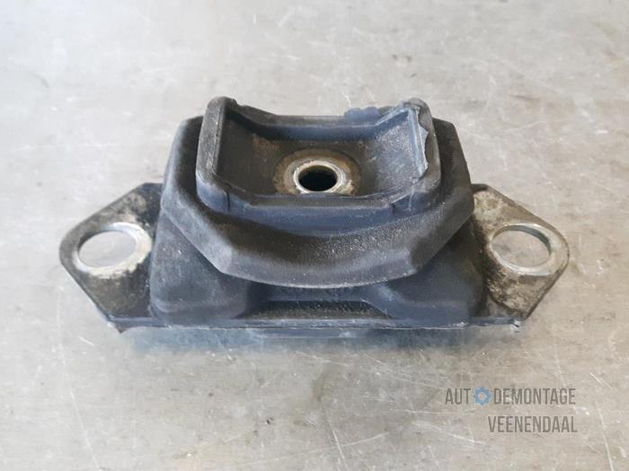 Used Engine mount Renault Clio III (BR/CR) 1.5 dCi 85 Price € 20,00 Margin scheme offered by Autodeleninkleur