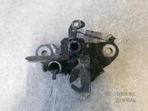 Used Bonnet lock mechanism Peugeot 206 (2A/C/H/J/S) 1.4 HDi Price € 10,50 Margin scheme offered by Autodemontage Veenendaal BV