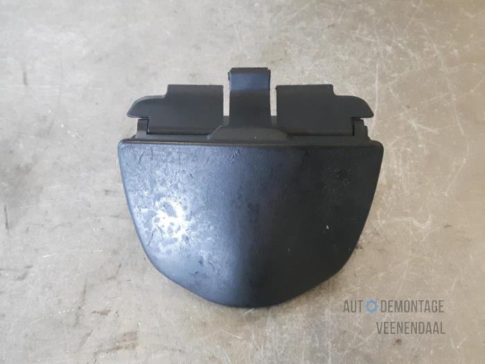 Begagnade Askkopp, fram Peugeot 206 (2A/C/H/J/S) 1.4 HDi Pris € 4,00 Marginaltabell erbjuds av Autodeleninkleur