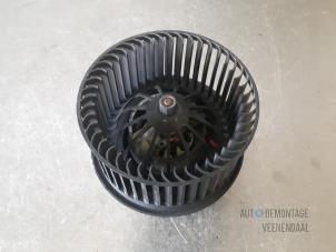 Usados Motor de ventilador de calefactor Ford Focus 2 1.6 16V Precio € 31,50 Norma de margen ofrecido por Autodemontage Veenendaal BV