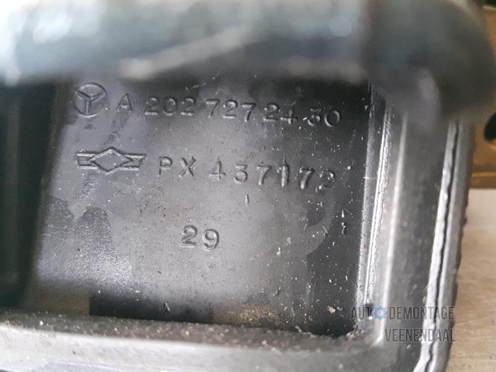 Rear door stop 4-door, left from a Mercedes-Benz E Combi (S210) 3.0 E-300 TD 24V 1998