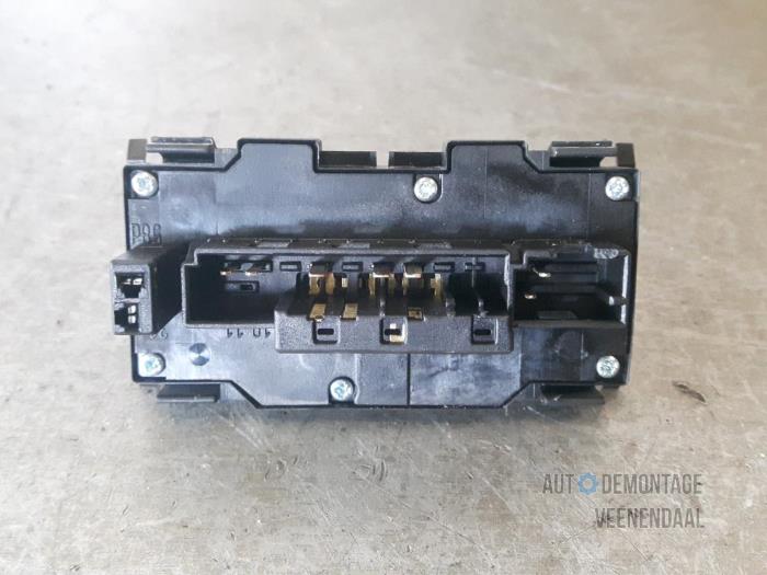 Panic lighting switch from a Mercedes-Benz E Combi (S210) 3.0 E-300 TD 24V 1998
