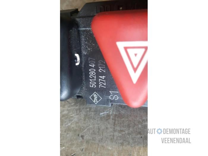 Panic lighting switch from a Mercedes-Benz E Combi (S210) 3.0 E-300 TD 24V 1998