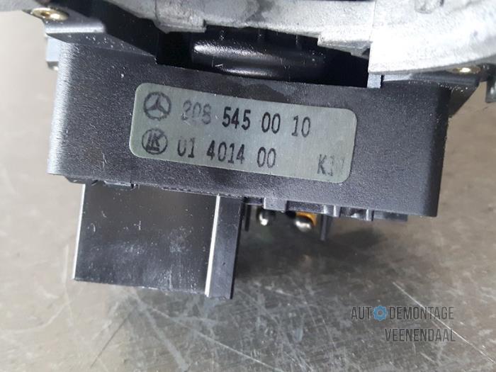 Interruptor de limpiaparabrisas de un Mercedes-Benz E Combi (S210) 3.0 E-300 TD 24V 1998