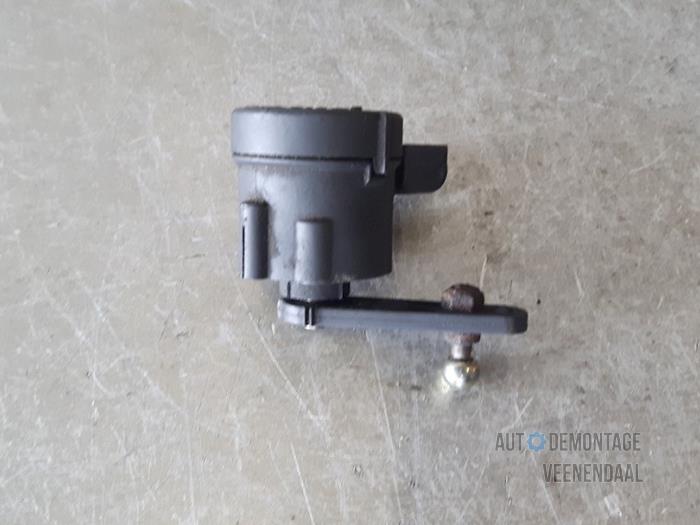 Begagnade Styrvinkelsensor Mercedes E Combi (S210) 3.0 E-300 TD 24V Pris € 38,50 Marginaltabell erbjuds av Autodeleninkleur