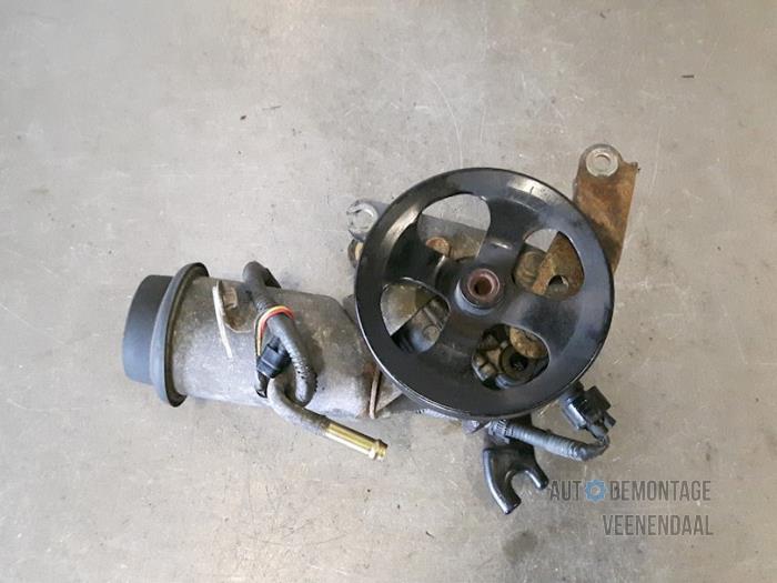 Usagé Pompe de direction Toyota Yaris (P1) 1.3 16V VVT-i Prix € 65,00 Règlement à la marge proposé par Autodeleninkleur