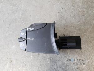 Used Steering wheel mounted radio control Ford Focus 1 1.4 16V Price € 6,00 Margin scheme offered by Autodemontage Veenendaal BV