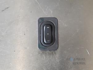 Used Electric window switch Opel Combo (Corsa C) 1.3 CDTI 16V Price € 5,00 Margin scheme offered by Autodemontage Veenendaal BV