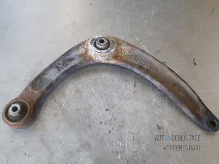 Front wishbone, right from a Citroën C4 Berline (LC) 1.6 HDi 16V 110 2008